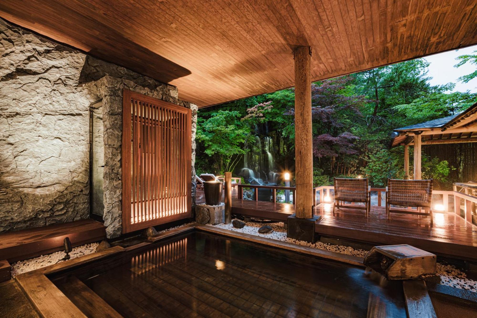 登別グランドホテル 旅館 4*